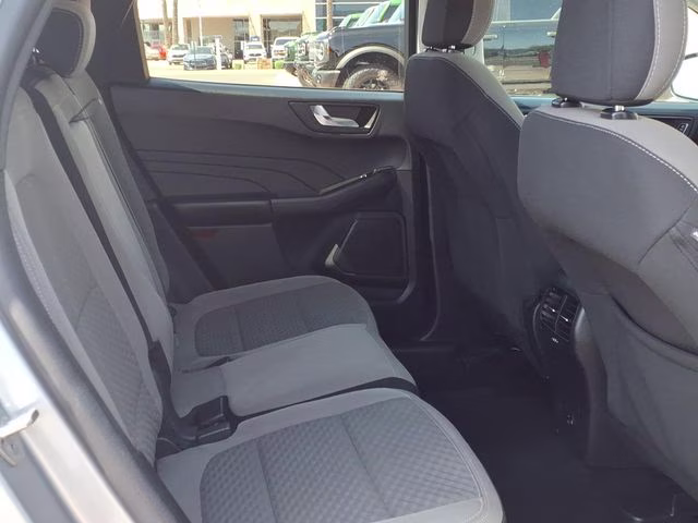 2021 Silver Metallic Ford Escape SE FWD SUV