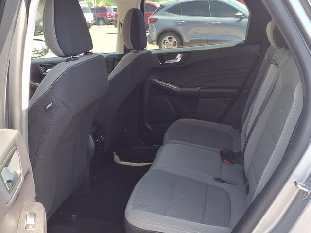 2021 Silver Metallic Ford Escape SE FWD SUV