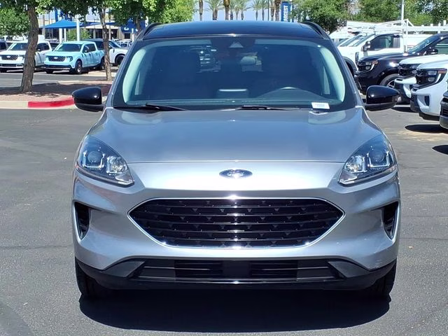 2021 Silver Metallic Ford Escape SE FWD SUV