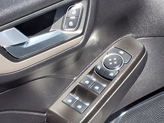 2021 Silver Metallic Ford Escape SE FWD SUV