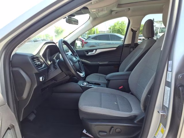 2021 Silver Metallic Ford Escape SE FWD SUV