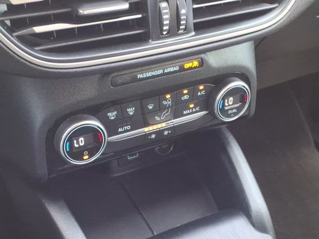 2021 Silver Metallic Ford Escape SE FWD SUV