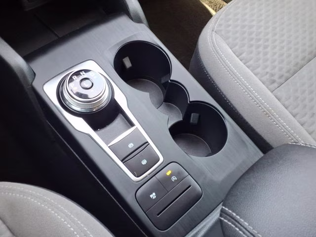 2021 Silver Metallic Ford Escape SE FWD SUV