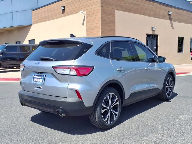 2021 Silver Metallic Ford Escape SE FWD SUV