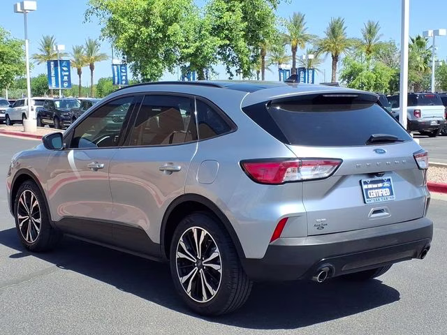 2021 Silver Metallic Ford Escape SE FWD SUV