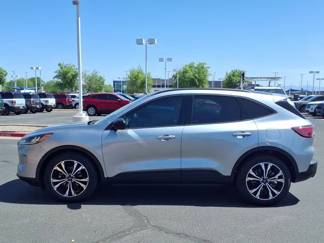 2021 Silver Metallic Ford Escape SE FWD SUV