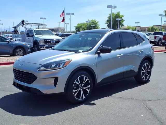 2021 Silver Metallic Ford Escape SE FWD SUV