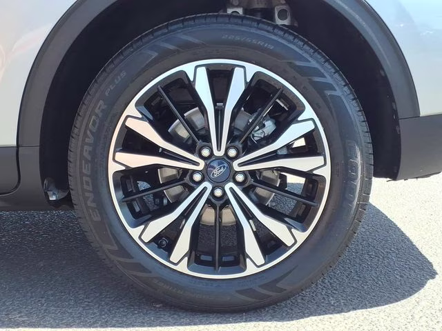 2021 Silver Metallic Ford Escape SE FWD SUV