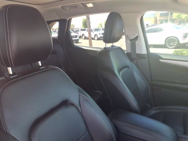 2022 White Metallic Ford Escape SEL FWD SUV