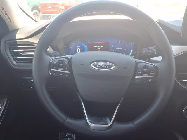 2022 White Metallic Ford Escape SEL FWD SUV