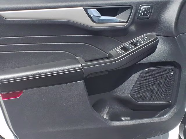2022 White Metallic Ford Escape SEL FWD SUV