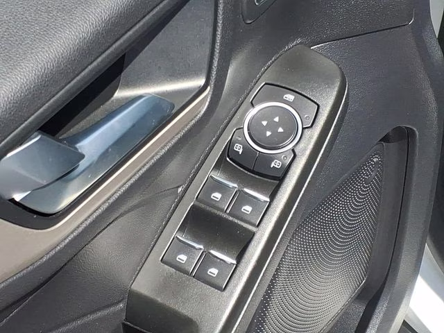 2022 White Metallic Ford Escape SEL FWD SUV