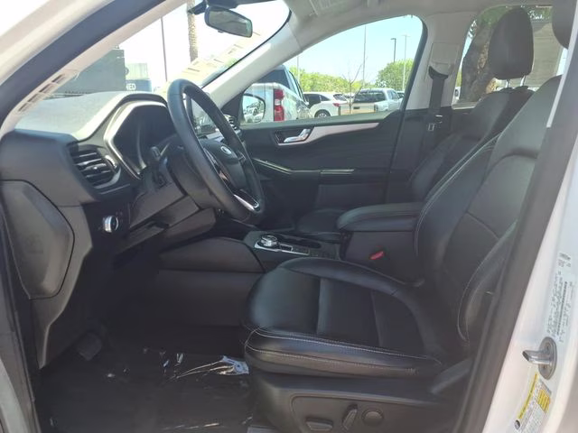2022 White Metallic Ford Escape SEL FWD SUV