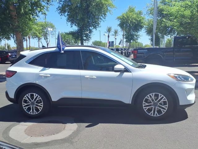 2022 White Metallic Ford Escape SEL FWD SUV