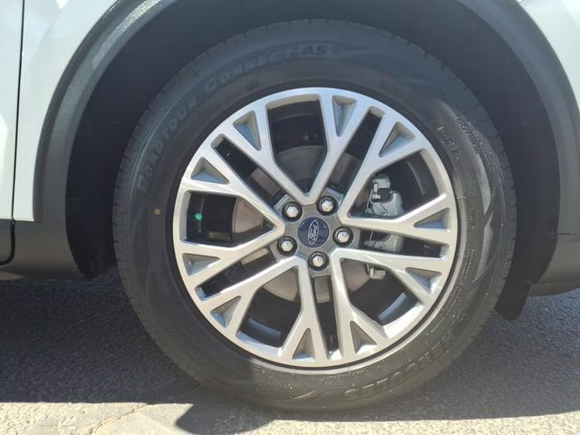 2022 White Metallic Ford Escape SEL FWD SUV