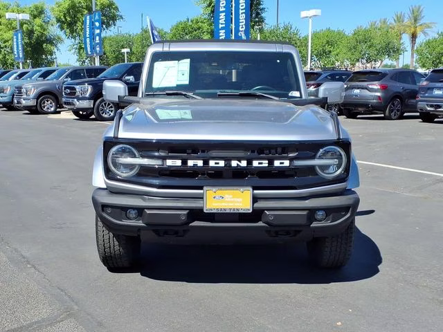 2021 Iconic Silver Metallic Ford Bronco Outer Banks 4X4 SUV
