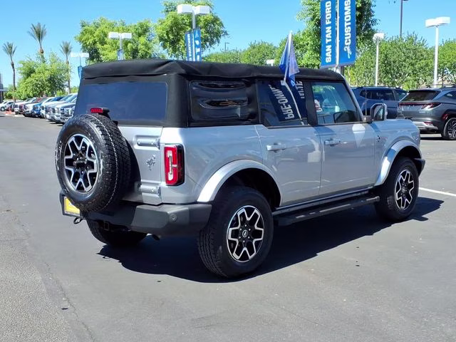 2021 Iconic Silver Metallic Ford Bronco Outer Banks 4X4 SUV