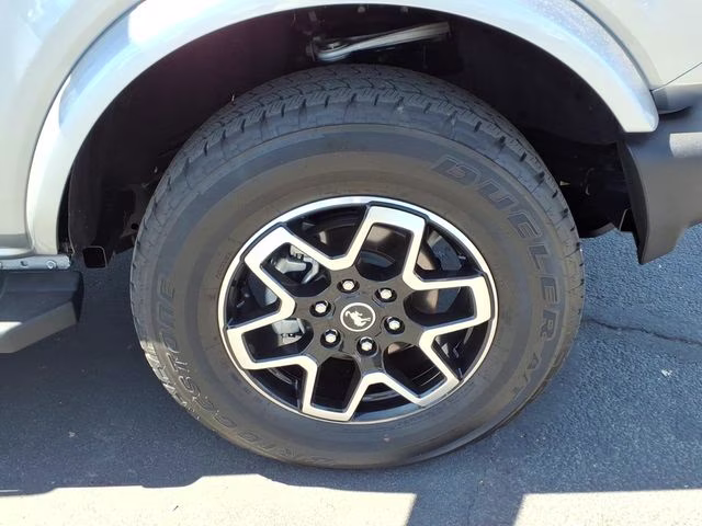 2021 Iconic Silver Metallic Ford Bronco Outer Banks 4X4 SUV
