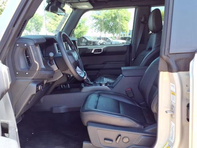 2025 Desert Sand Ford Bronco Badlands 4X4 SUV