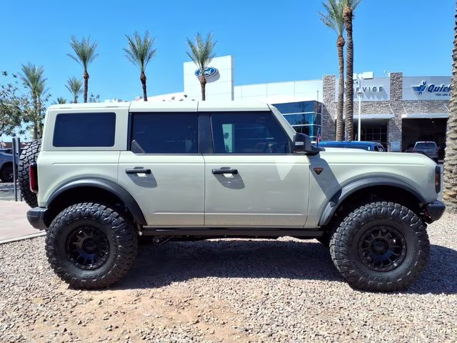 2025 Desert Sand Ford Bronco Badlands 4X4 SUV