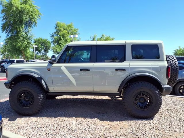 2025 Desert Sand Ford Bronco Badlands 4X4 SUV