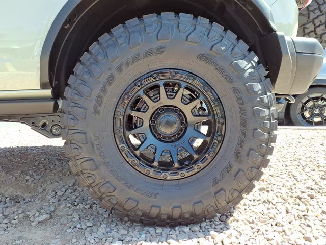 2025 Desert Sand Ford Bronco Badlands 4X4 SUV