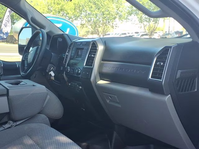 2018 Oxford White Ford Super Duty F-250 SRW XLT 4X4 Truck