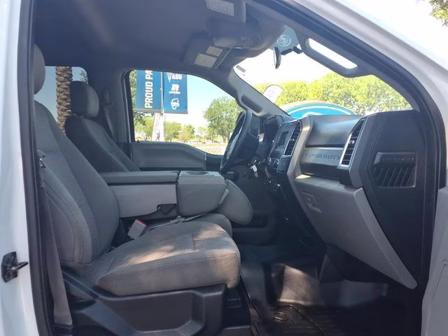 2018 Oxford White Ford Super Duty F-250 SRW XLT 4X4 Truck