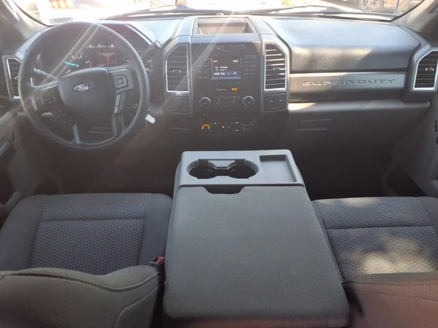 2018 Oxford White Ford Super Duty F-250 SRW XLT 4X4 Truck