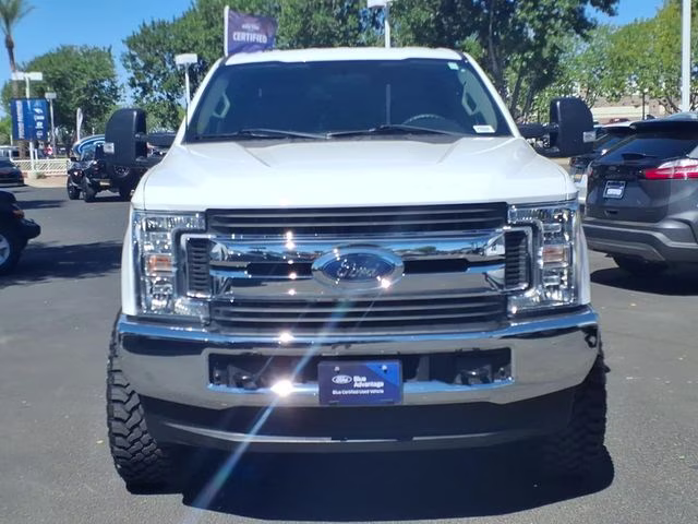 2018 Oxford White Ford Super Duty F-250 SRW XLT 4X4 Truck