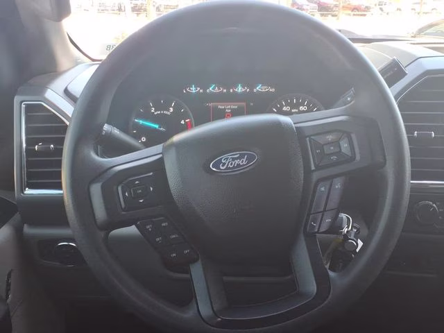 2018 Oxford White Ford Super Duty F-250 SRW XLT 4X4 Truck