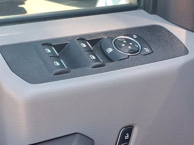 2018 Oxford White Ford Super Duty F-250 SRW XLT 4X4 Truck