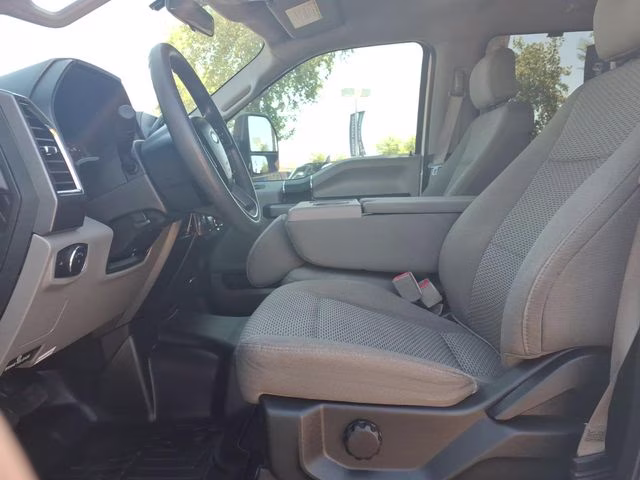 2018 Oxford White Ford Super Duty F-250 SRW XLT 4X4 Truck