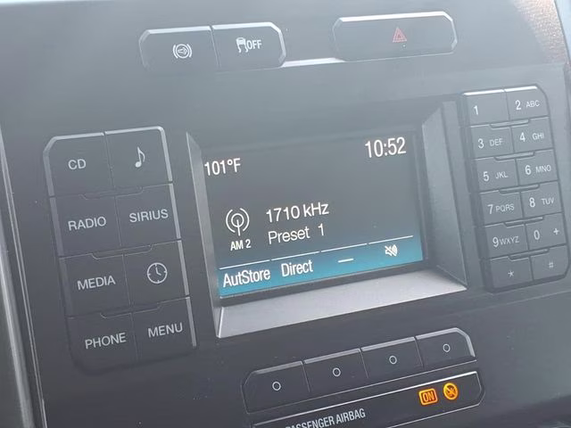 2018 Oxford White Ford Super Duty F-250 SRW XLT 4X4 Truck