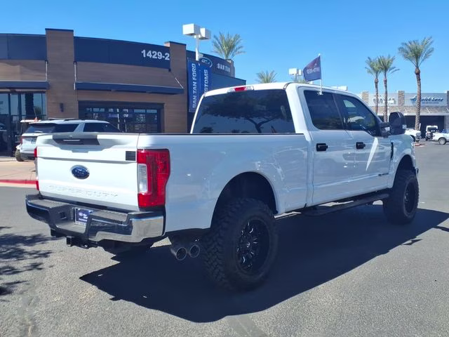 2018 Oxford White Ford Super Duty F-250 SRW XLT 4X4 Truck