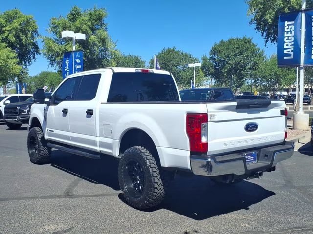 2018 Oxford White Ford Super Duty F-250 SRW XLT 4X4 Truck