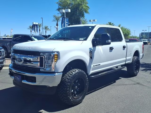 2018 Oxford White Ford Super Duty F-250 SRW XLT 4X4 Truck