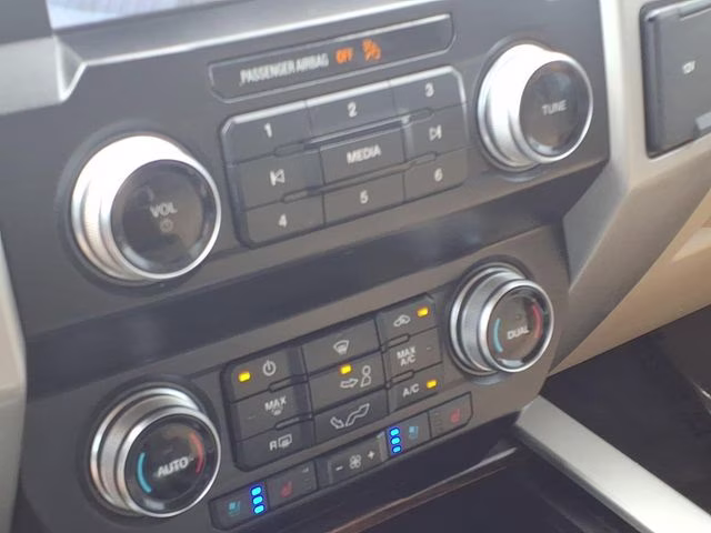2020 Oxford White Ford F-150 Lariat 4X4 Truck