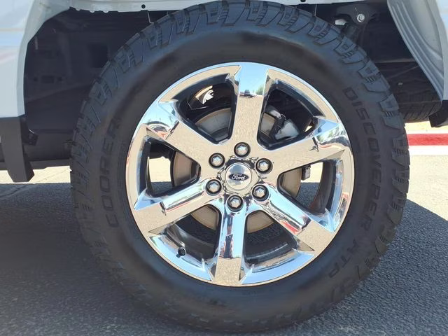 2021 Space White Metallic Ford F-150 Lariat 4X4 Truck