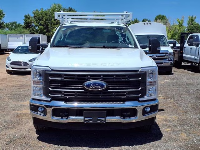 2025 Oxford White Ford Super Duty F-350 SRW XL RWD Truck