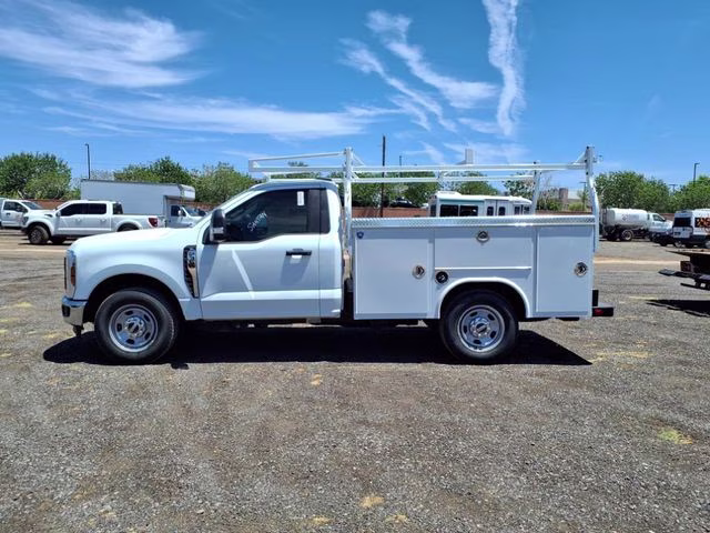 2025 Oxford White Ford Super Duty F-350 SRW XL RWD Truck
