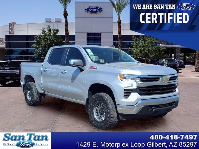 2022 Silver Ice Metallic Chevrolet Silverado 1500 LT 4X4 Truck