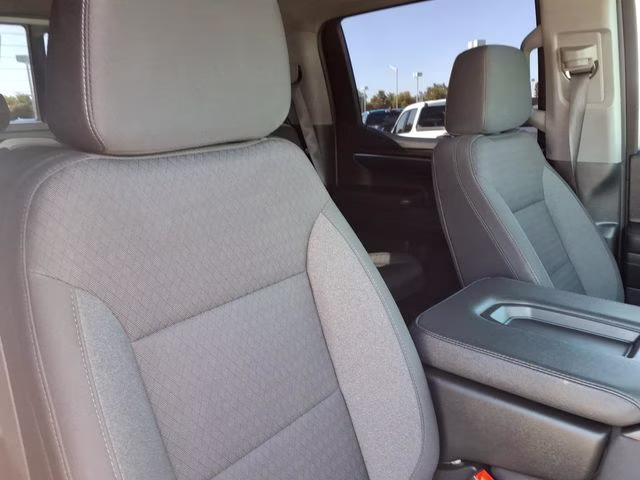2022 Silver Ice Metallic Chevrolet Silverado 1500 LT 4X4 Truck
