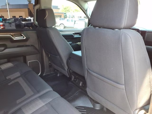 2022 Silver Ice Metallic Chevrolet Silverado 1500 LT 4X4 Truck