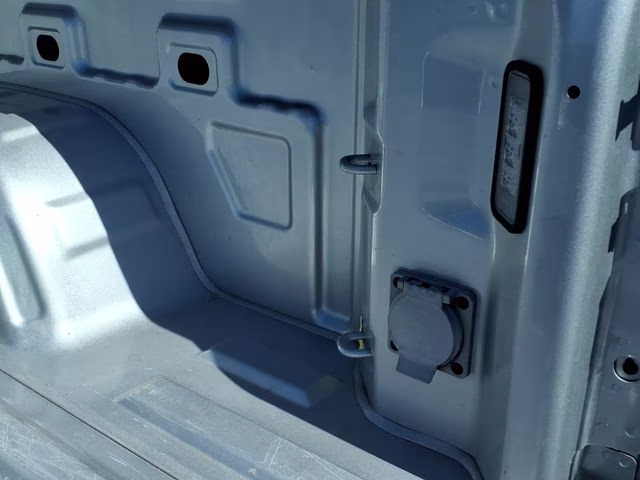 2022 Silver Ice Metallic Chevrolet Silverado 1500 LT 4X4 Truck