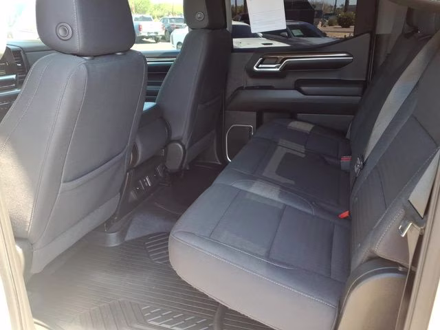 2022 Silver Ice Metallic Chevrolet Silverado 1500 LT 4X4 Truck
