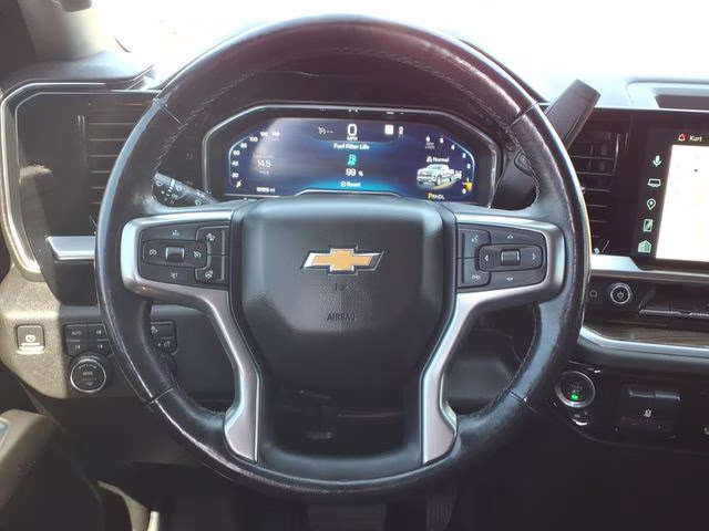 2022 Silver Ice Metallic Chevrolet Silverado 1500 LT 4X4 Truck