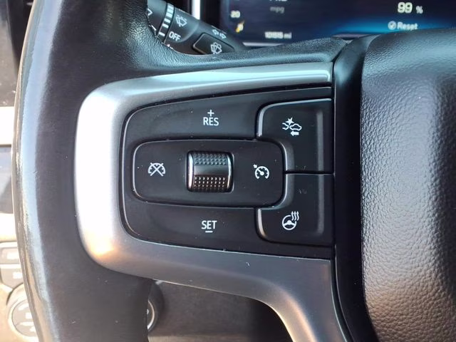 2022 Silver Ice Metallic Chevrolet Silverado 1500 LT 4X4 Truck