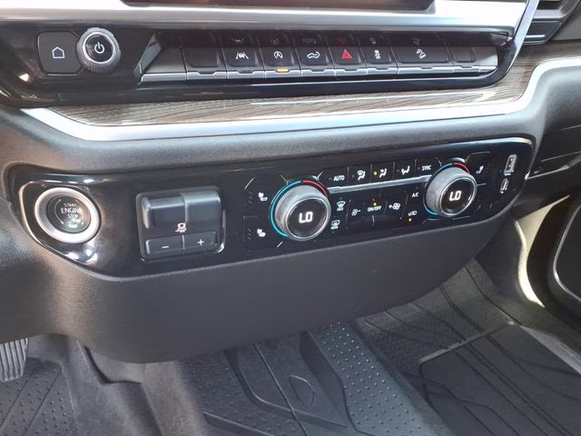 2022 Silver Ice Metallic Chevrolet Silverado 1500 LT 4X4 Truck