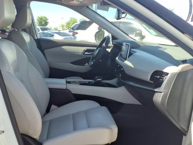 2021 Pearl White Tricoat Nissan Rogue SL FWD SUV